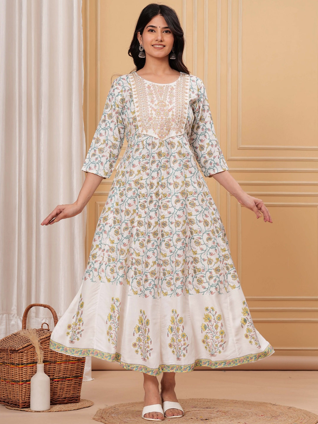 Kuhany Round Neck Folds Maxi Dress