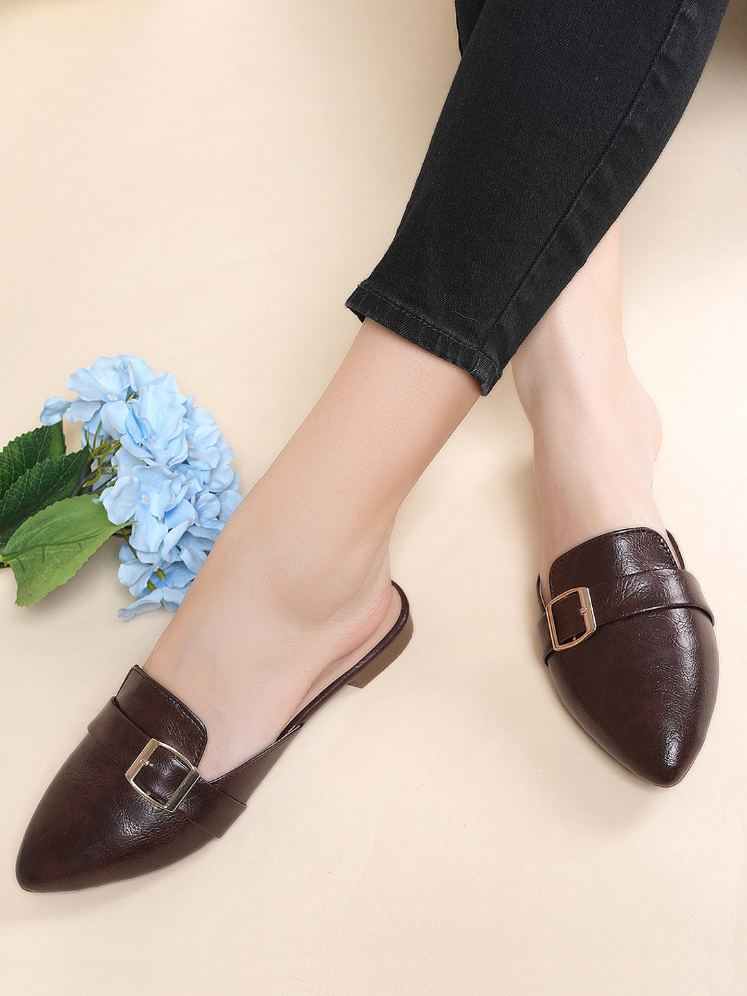 FLAT MULES IN DEEP PINK SMOOTH CALFSKIN GOLD BUCKLE