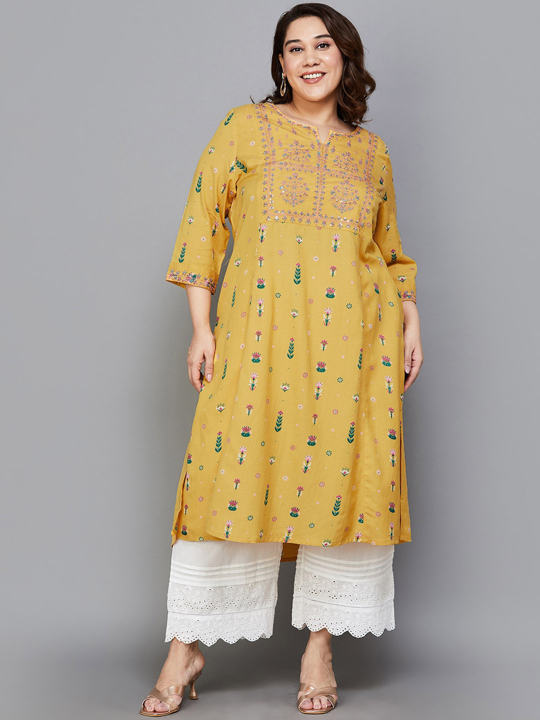 Plus Size Women Black & Gold Printed Staright Kurta With Three Quarter Sleeves main image 0