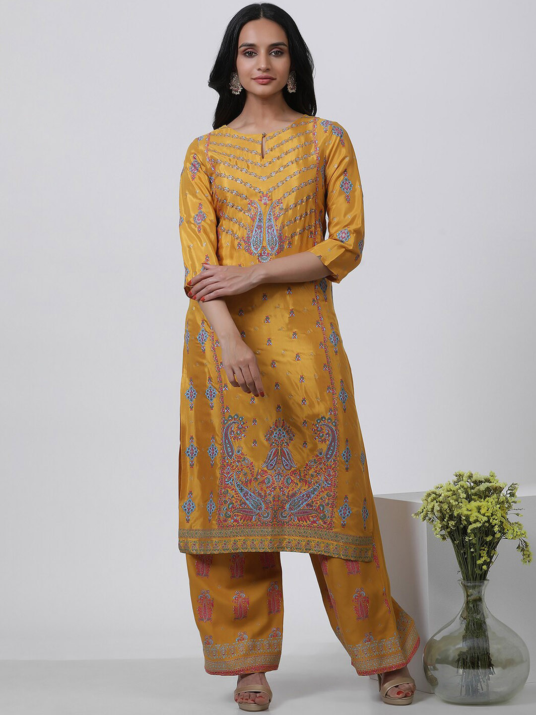 Black Paisley Short Kurta with Pockets
