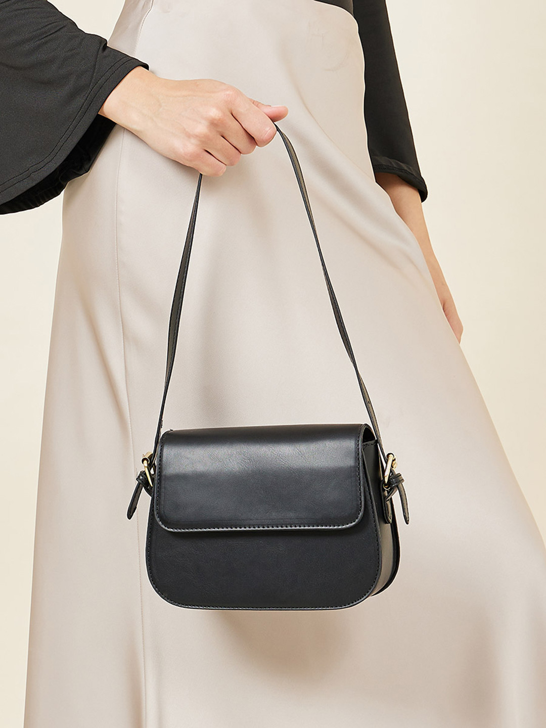 Structured Shoulder Bag for Women – Modern & Versatile Design