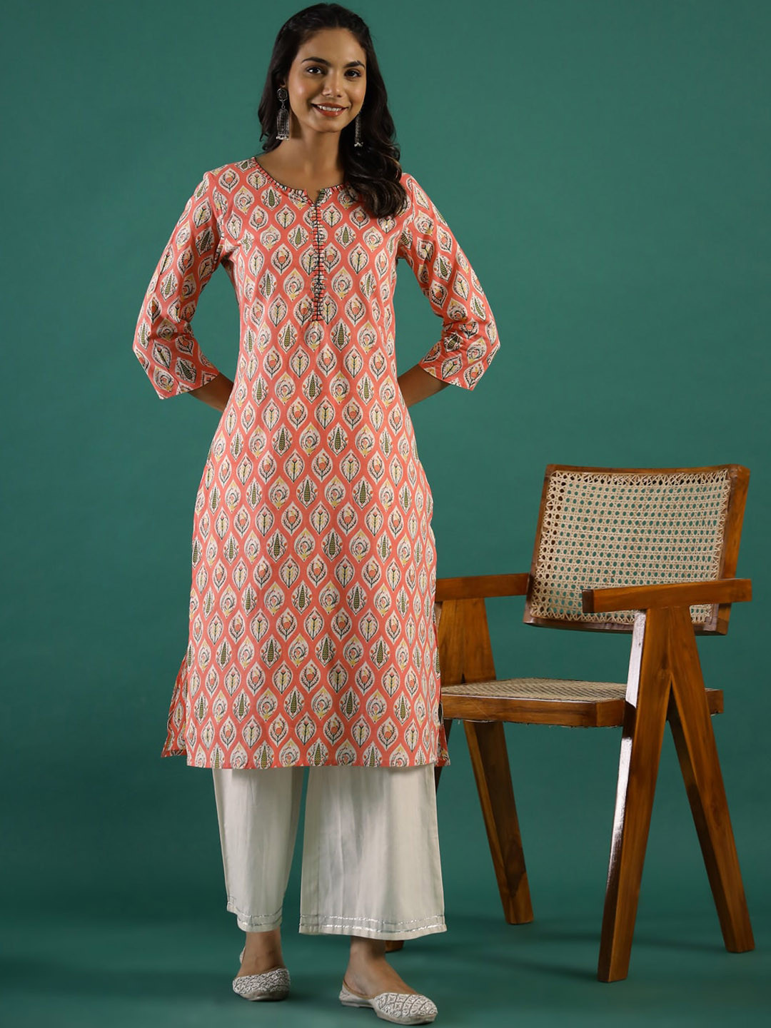 Women's Pink Ethnic Motifs Straight Kurta