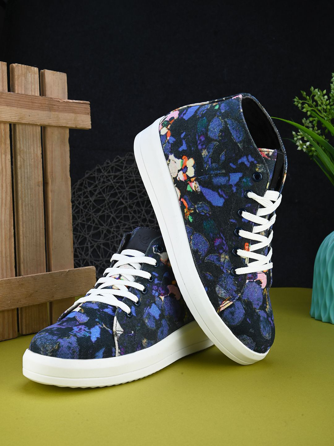 Printed Round Toe Sneakers