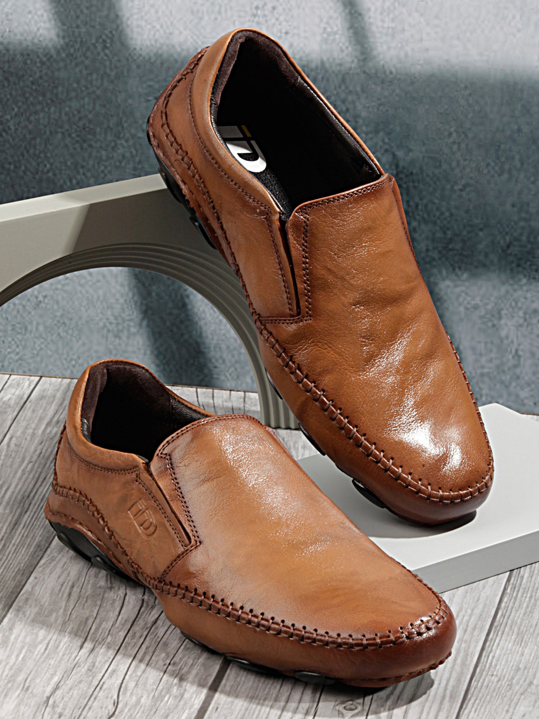 mens leather slip on sneakers