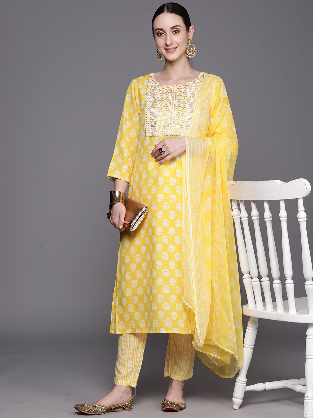 Women Blue Ethnic Printed Straight Kurta With Three Quarter Sleeves