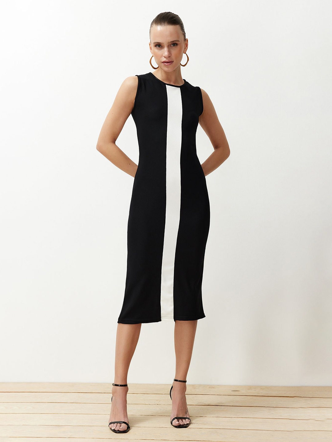 Buy Trendyol Colourblocked Round Neck Sleeveless Sheath Midi Dress ...