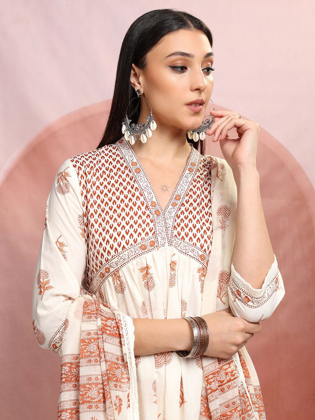 Women Cream-Coloured Kurta with Trousers main image 1