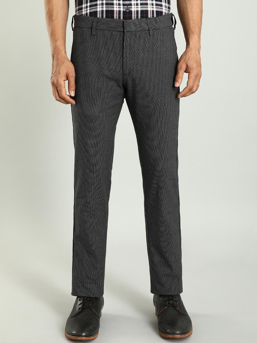 Buy Indian Terrain Men Textured Brooklyn Slim Fit Chinos - Trousers for ...