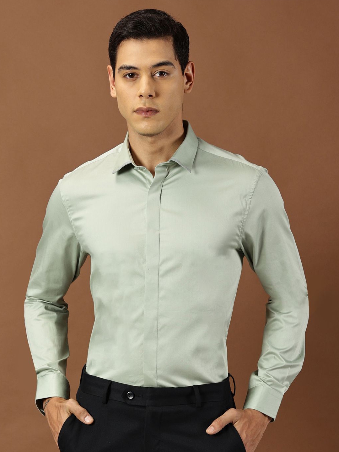 Buy INVICTUS Original Slim Fit Spread Collar Pure Cotton Formal Shirt ...