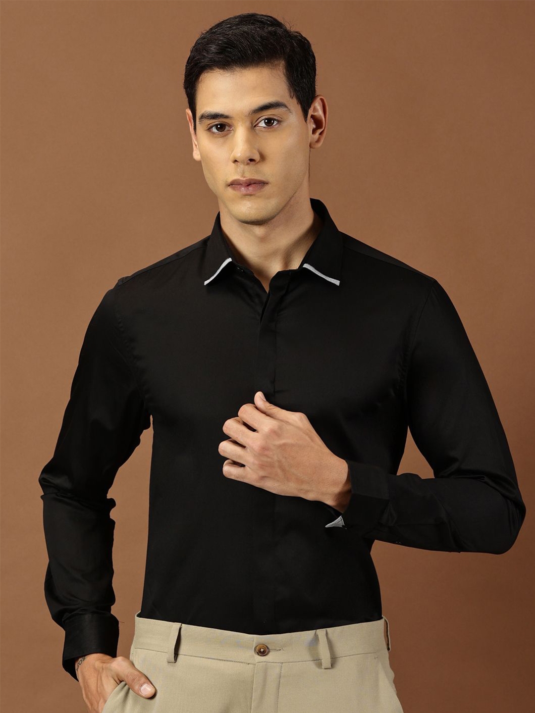 Buy INVICTUS Original Slim Fit Spread Collar Pure Cotton Formal Shirt ...