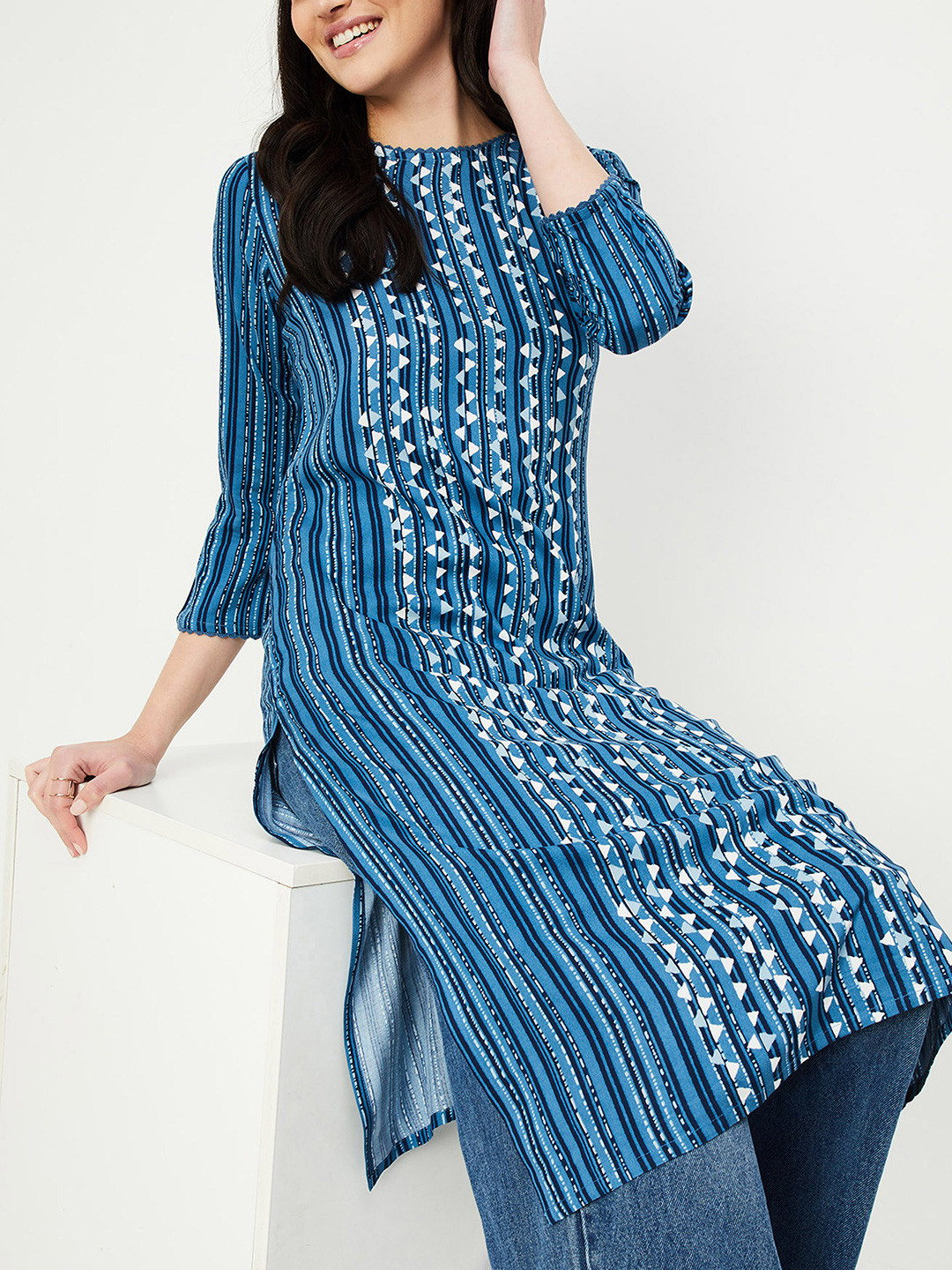 Women Mustard Printed Straight Kurta With Round Neck & Three Quarters Sleeves