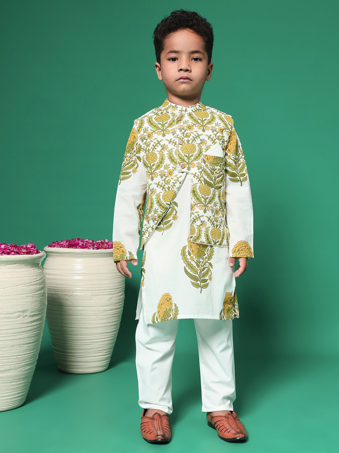 Boys Floral Printed Regular Pure Cotton Kurta With Pyjamas