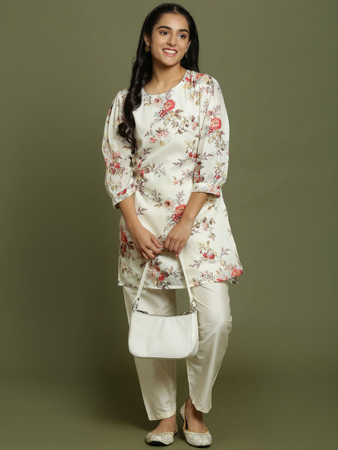 Girls Floral Printed Regular Kurta With Trousers