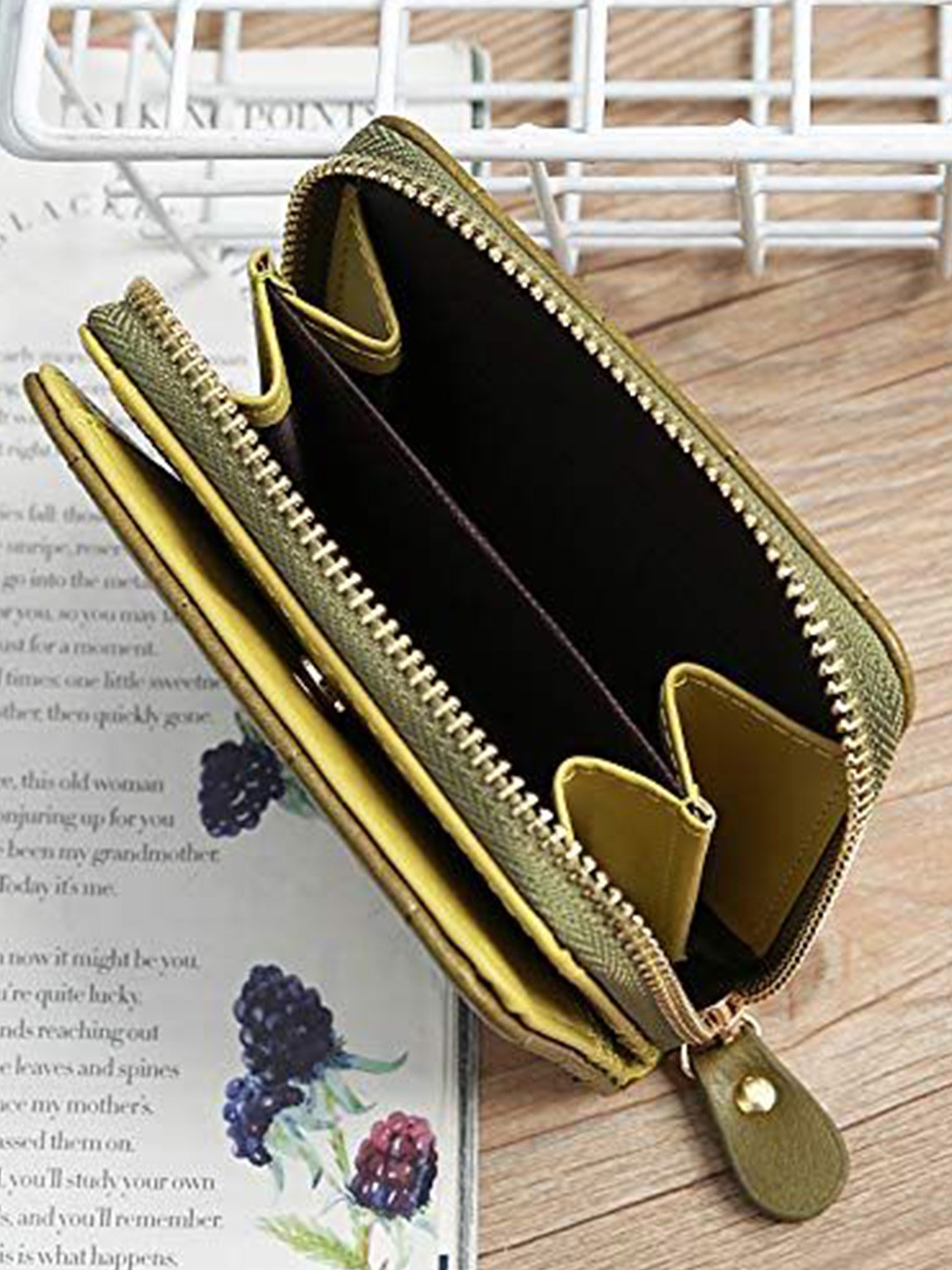 AlexVyan Women's Small PU Leather Clutch Wallet - 3 Pocket Card Holder With Magnetic Closure, Camel Brown