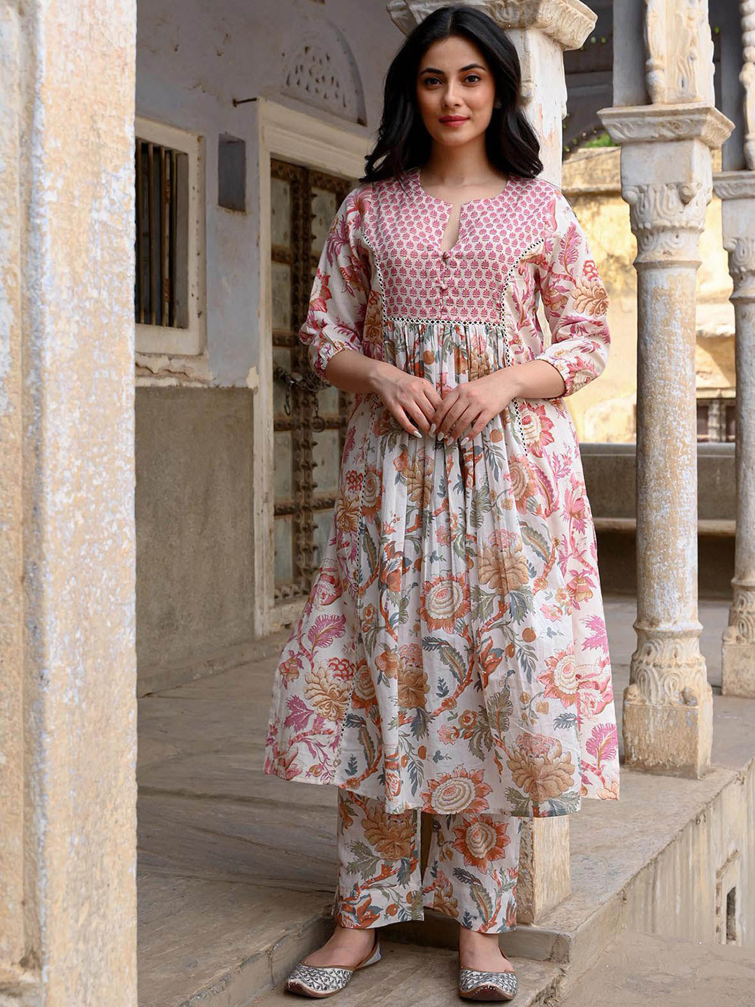 Women Floral printed round_neck Pure Cotton Kurta Trouser & Dupatta Set main image 0