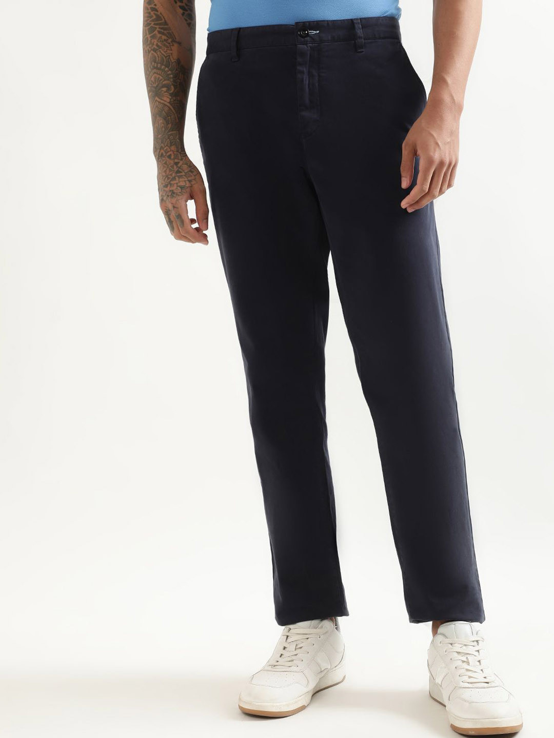 Gant Men Black Slim Fit Solid Trouser
