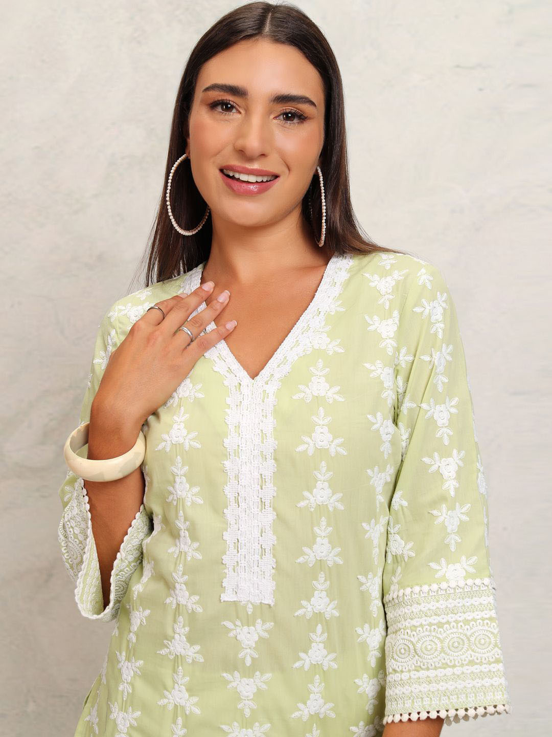 Women Lime Green Floral Buttonned Pocket Kurta main image 1