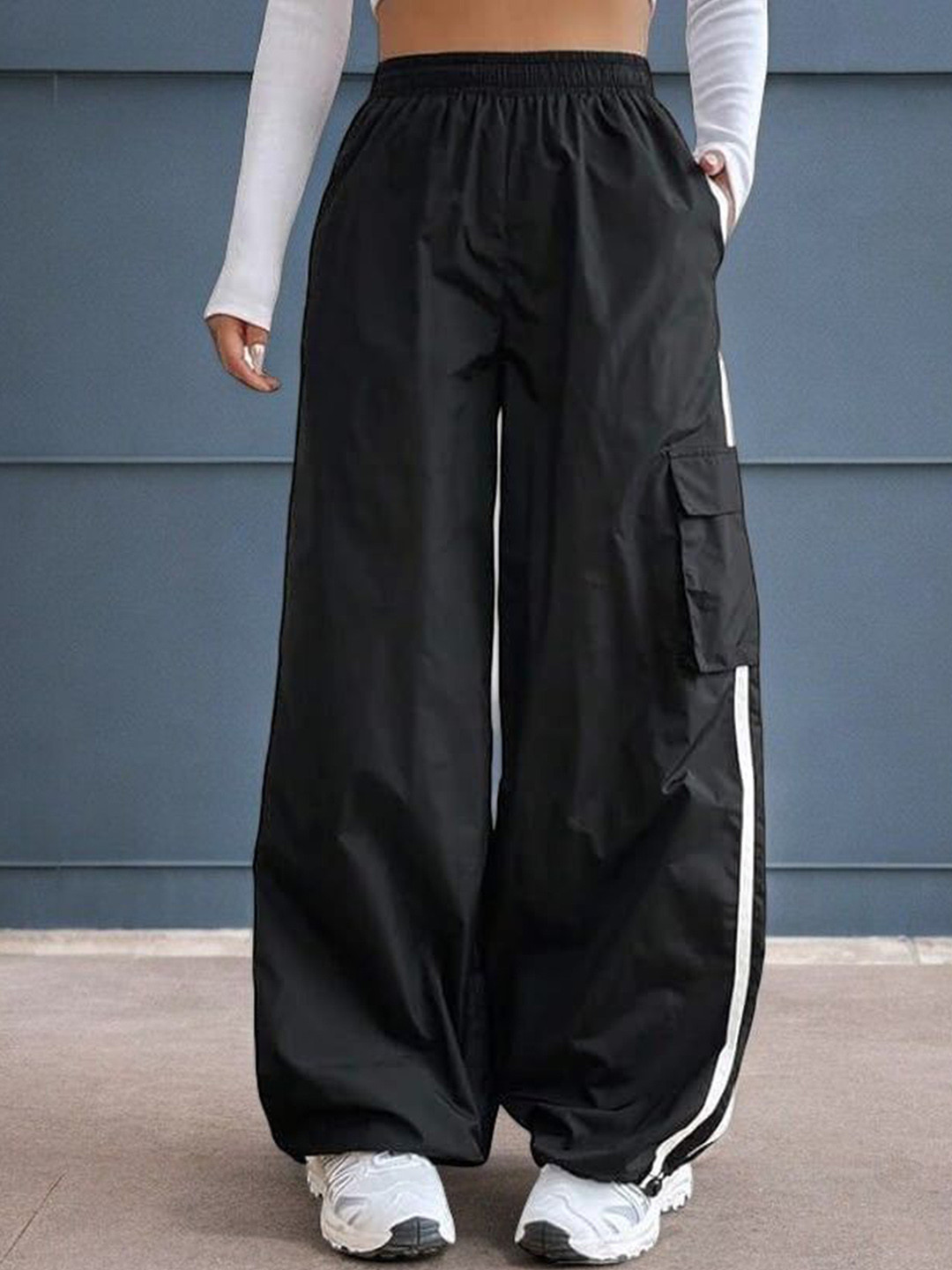 Women's Black Solid Loose Fit Trousers