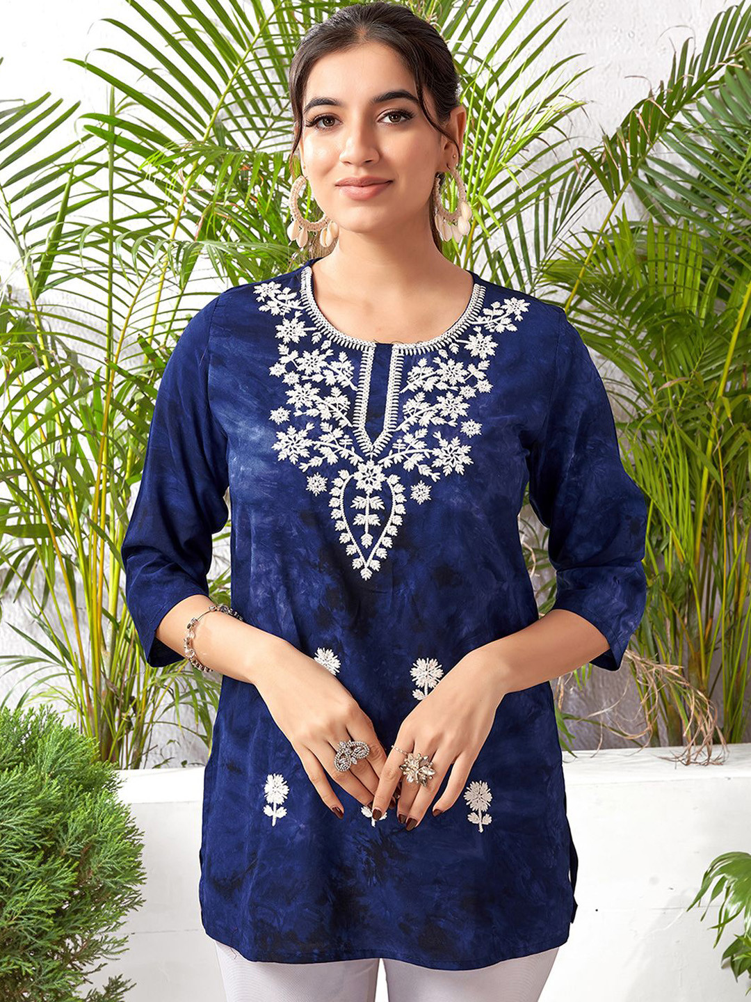 model traditional dress