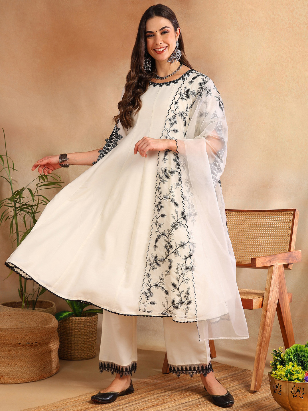 Full-Flared Anarkali Kurta Pant Dupatta Set with Thread and Mirror Work – Sizes 38 to 46 main image 0