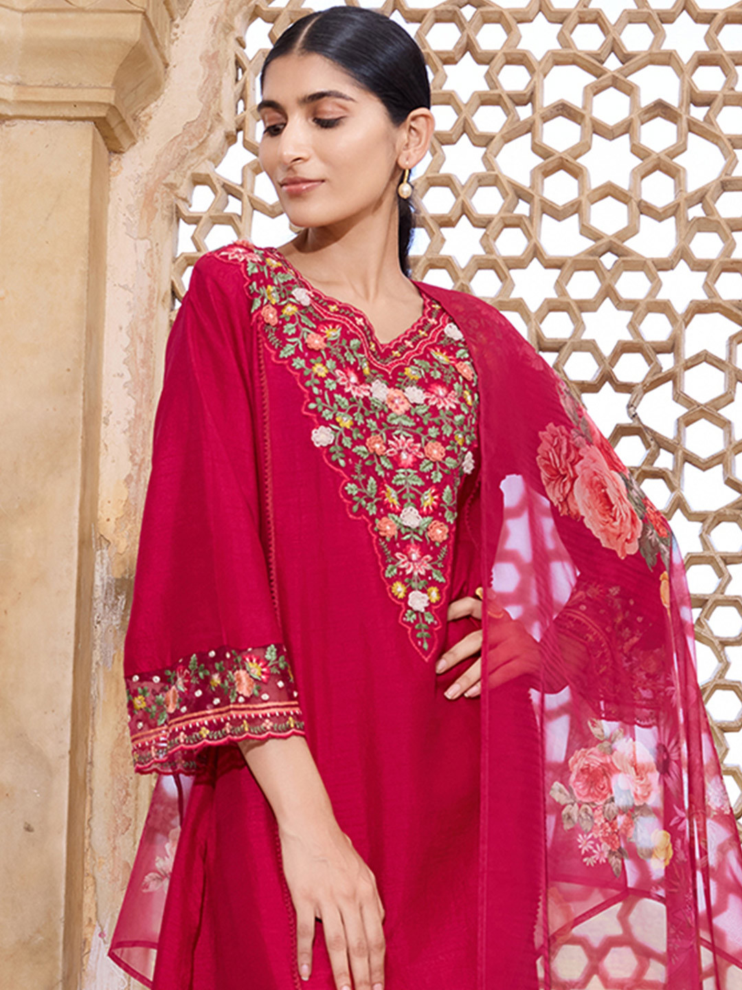 Women Floral Yoke Design Regular Thread Work Kurta with Trousers main image 1