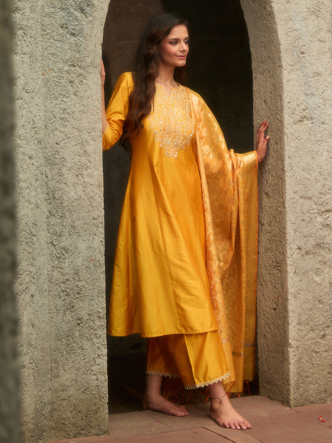 Women Green Emb Floral Short Kurta With Flared Palazzos main image 1