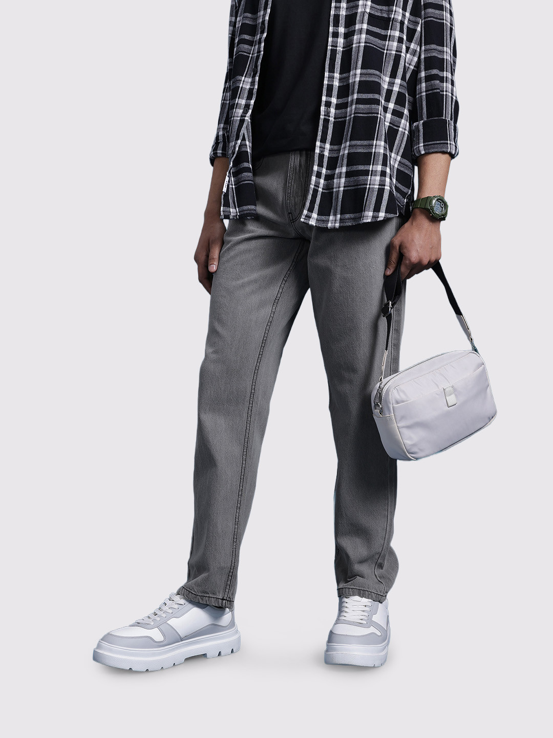Stylish mid-rise jeans for men main image 1