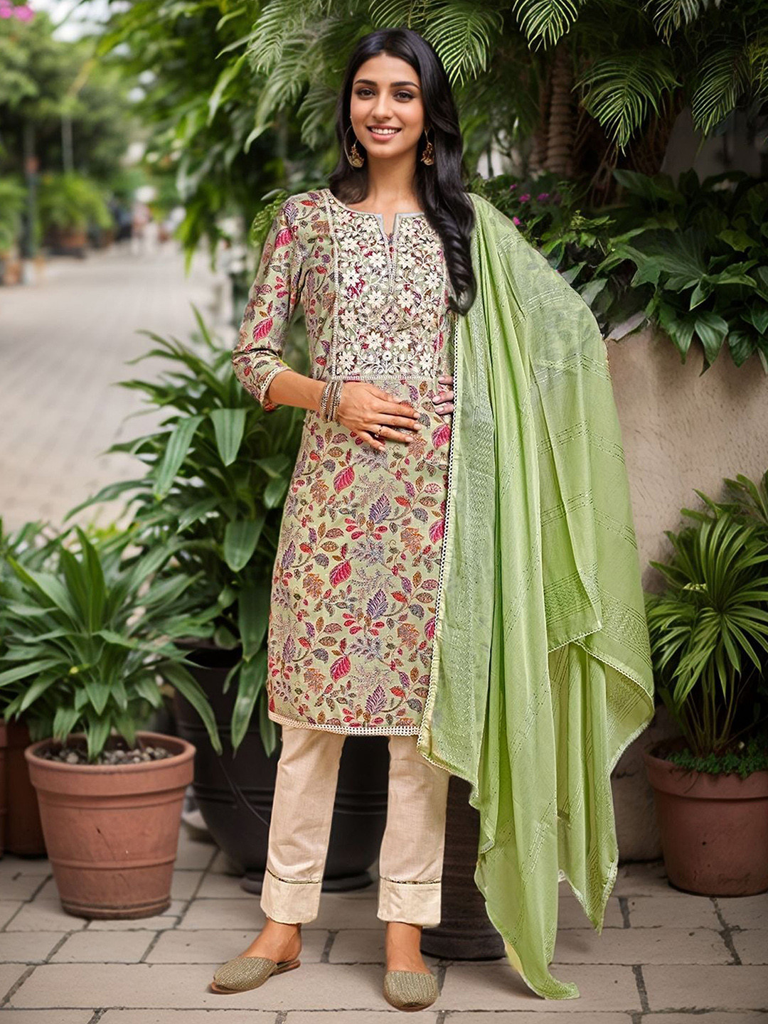 Women Floral Printed Green round neck pure cotton kurta with trouser & dupatta