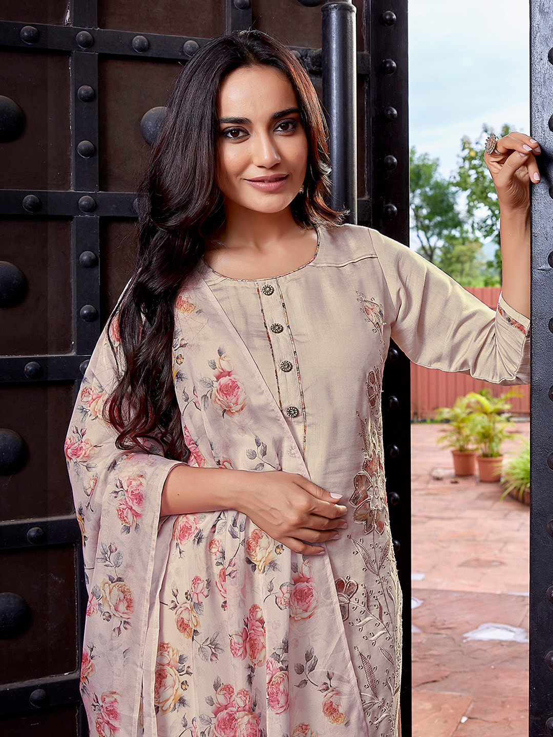Women Floral embroidered brown round_neck Kurta set With trouser and dupatta main image 1