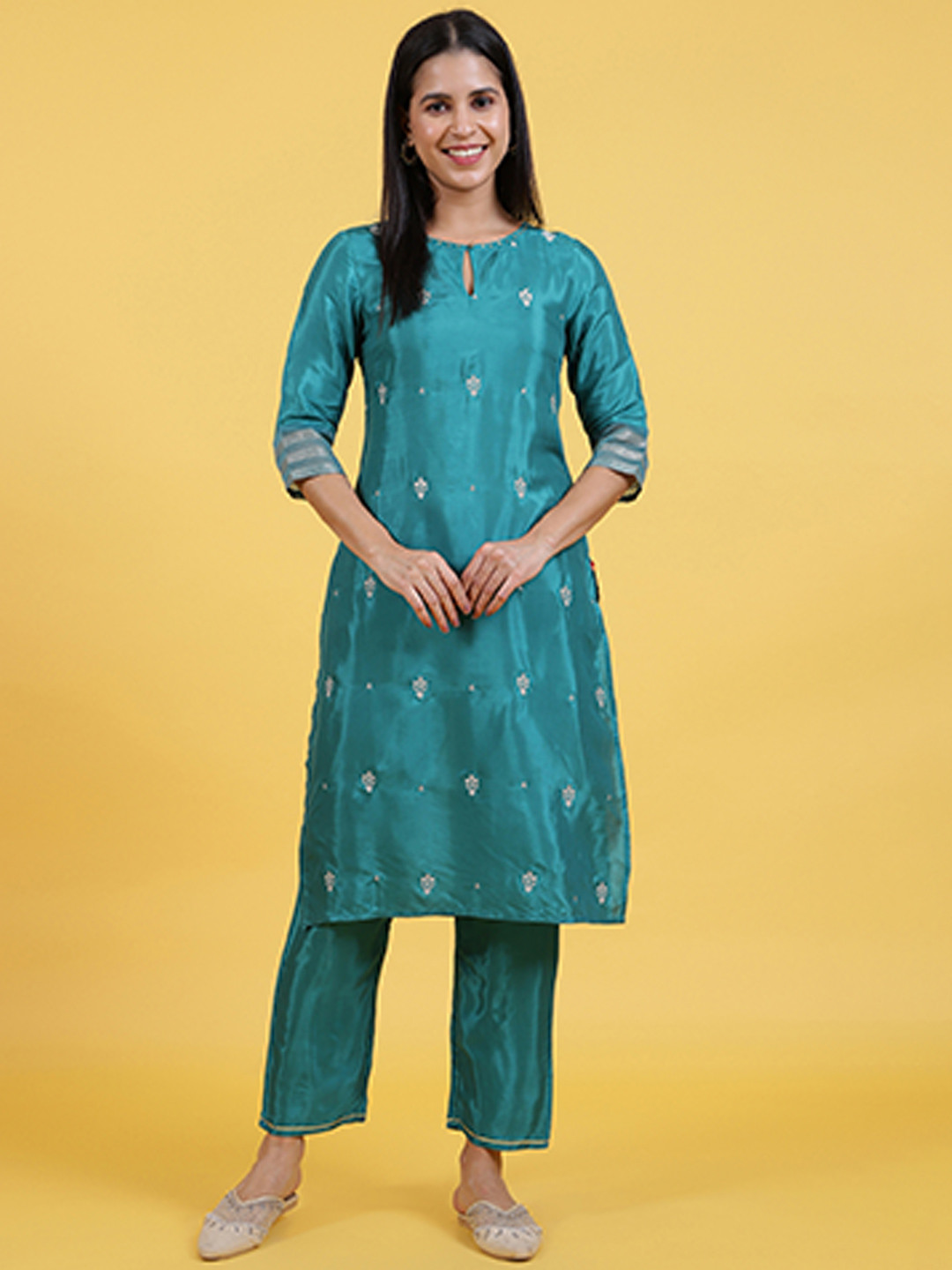 Women Cotton Blend Kurta and Trousers Set