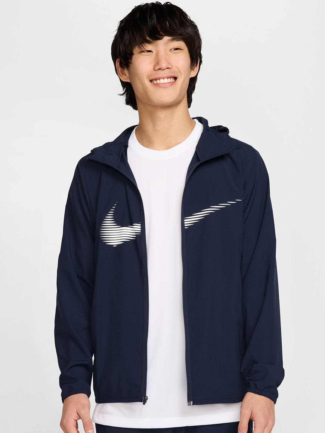Buy Nike Form Men Dri FIT Hooded Jacket - Jackets for Men 31959171 | Myntra