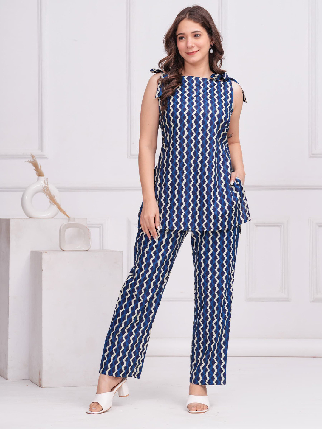 Women Printed Tunic & Palazzo With Inner Top Co-Ords Set