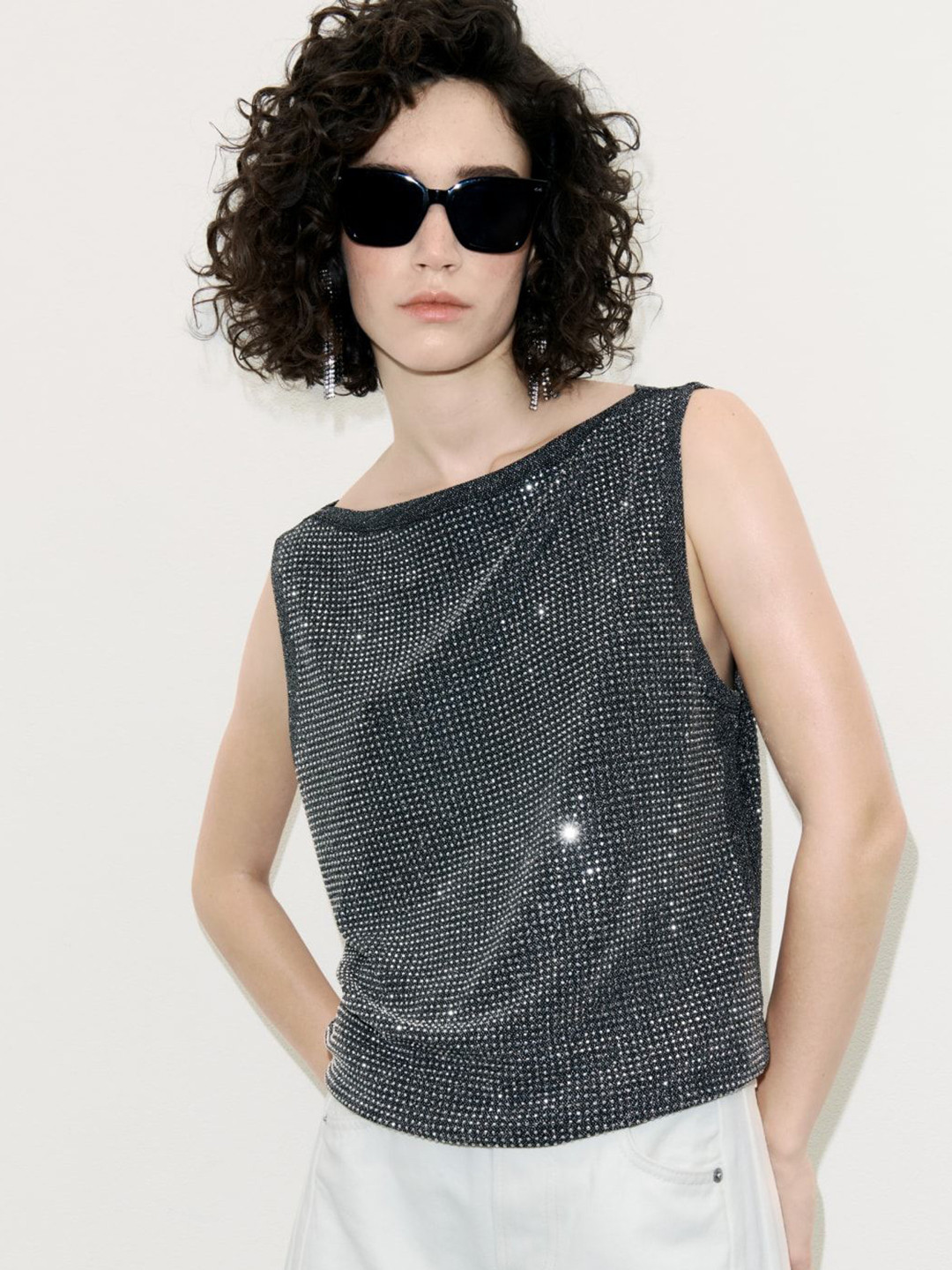 Haut à Paillettes (sequins) Noir Marks & Spencer - Taille 12, Sans Manches, Col V - Occasion En Très Bon état