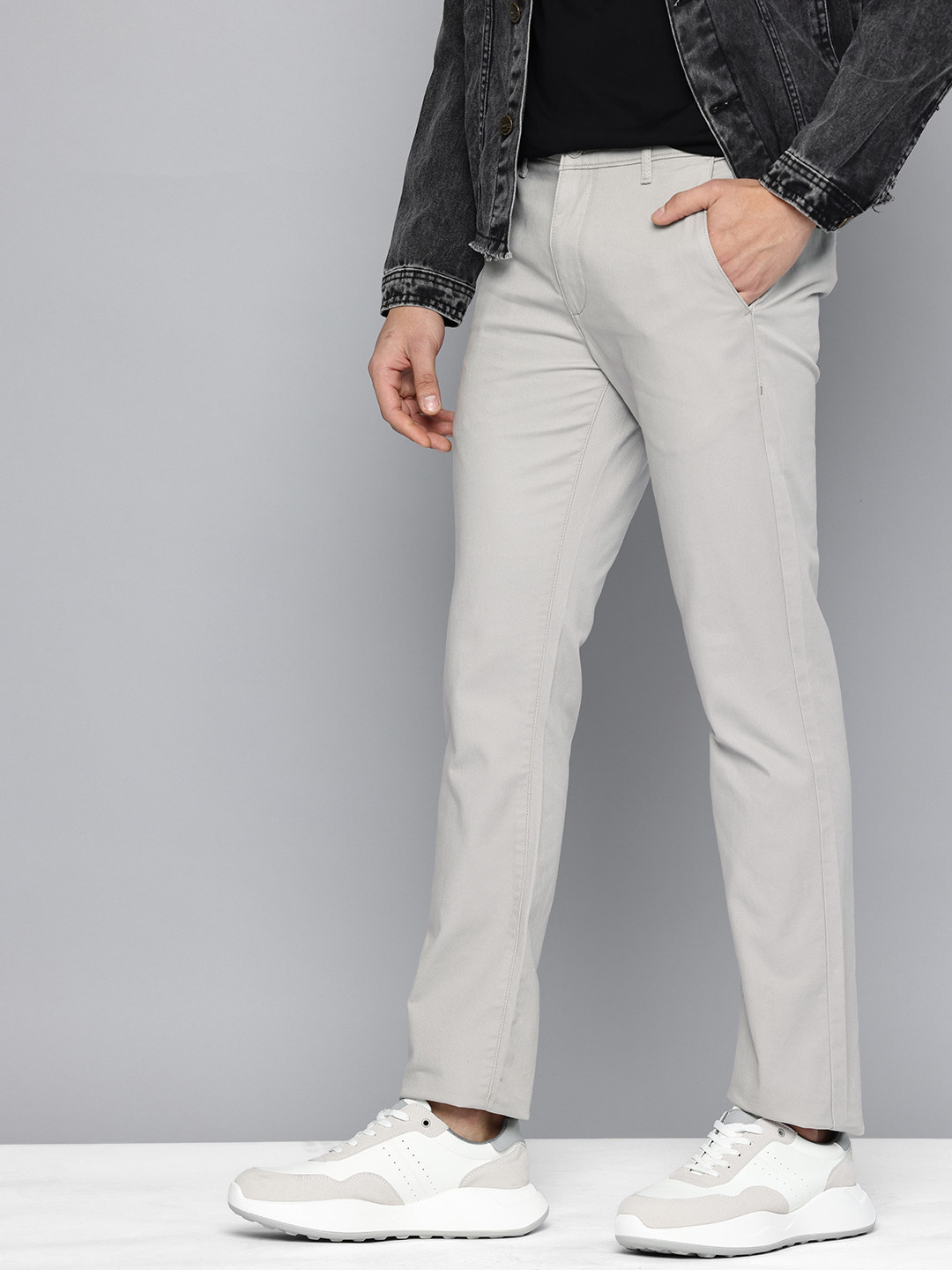Buy Levis Men Slim Fit Chinos Trousers - Trousers for Men 32078700 | Myntra