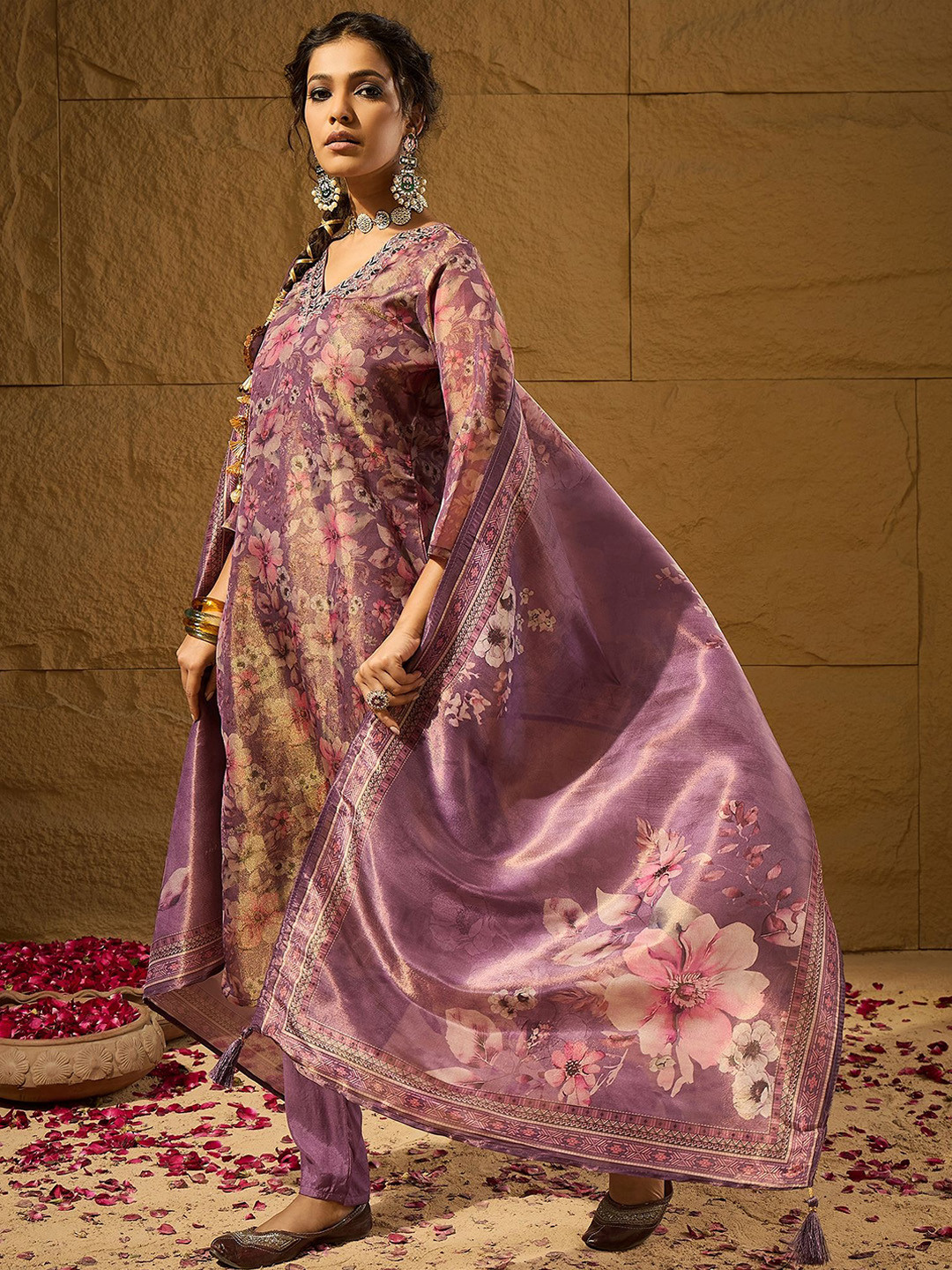 Women's Mauve Floral Printed Regular Thread Work Kurta Set With Dupatta