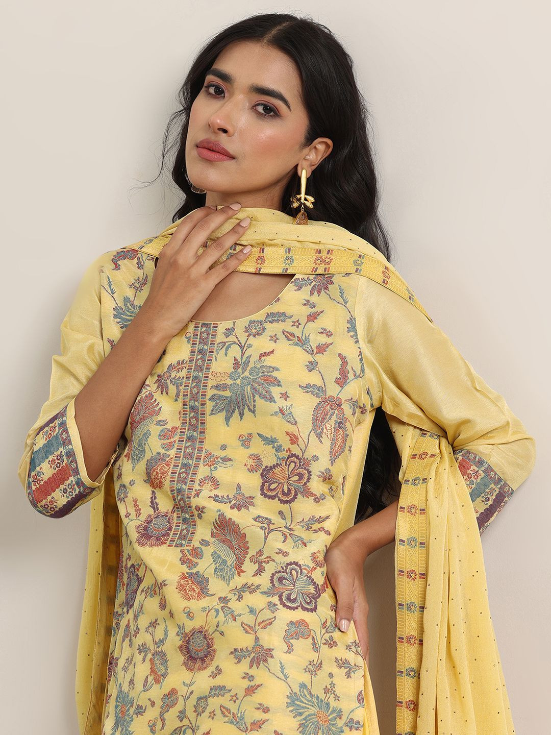 Floral Woven Design Sleeveless Straight Kurta With Trouser And Dupatta main image 1