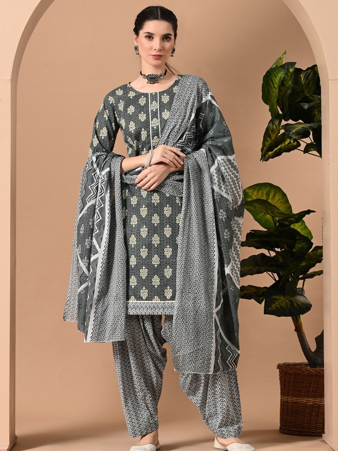 Women Floral Printed Regular Kurta with Salwar & With Dupatta
