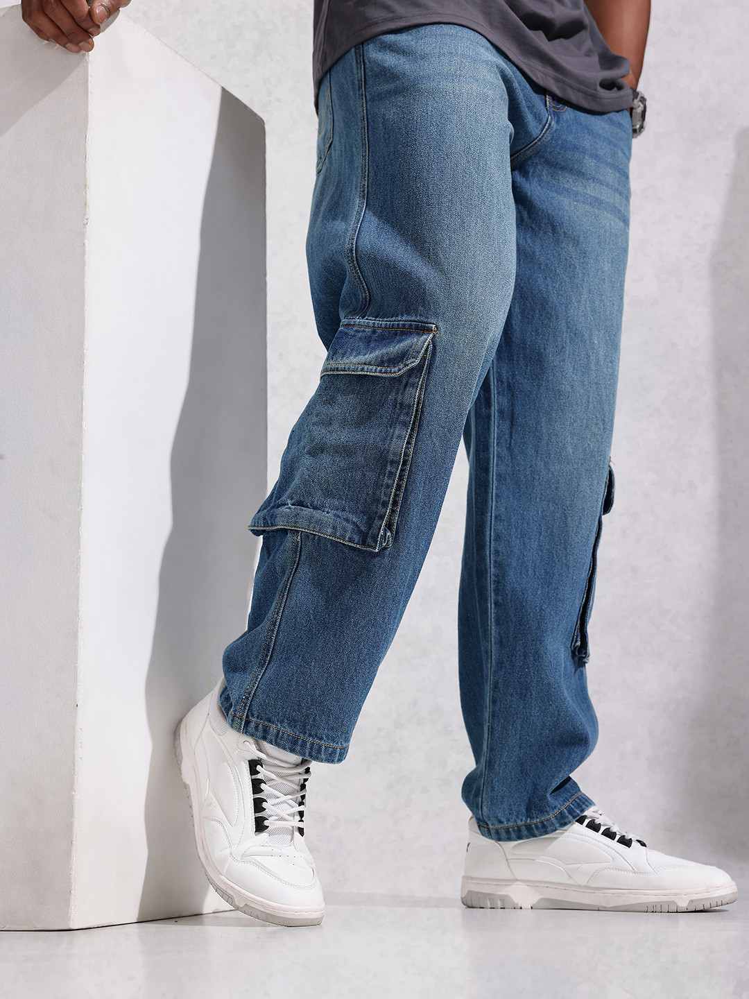 Mid-rise lightened cargo men's jeans