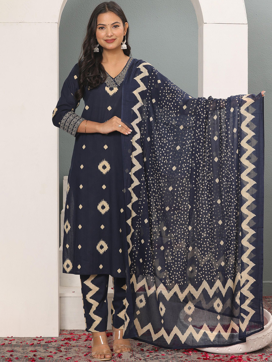 Women Tie Dye Ethnic Motifs Printed V-Neck Regular Kurta With Trousers & Dupatta