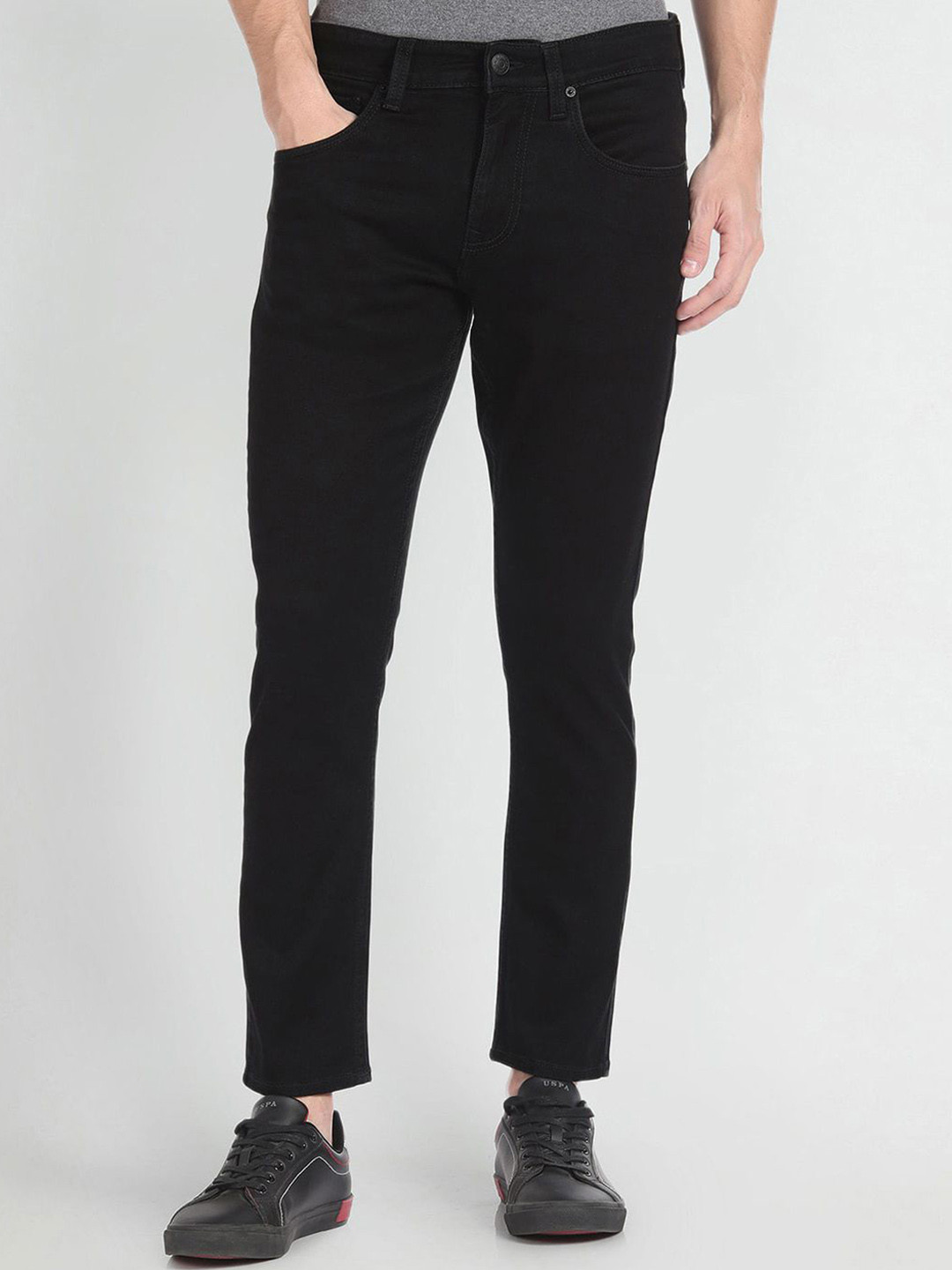 Stretchy men's mid-waist jeans