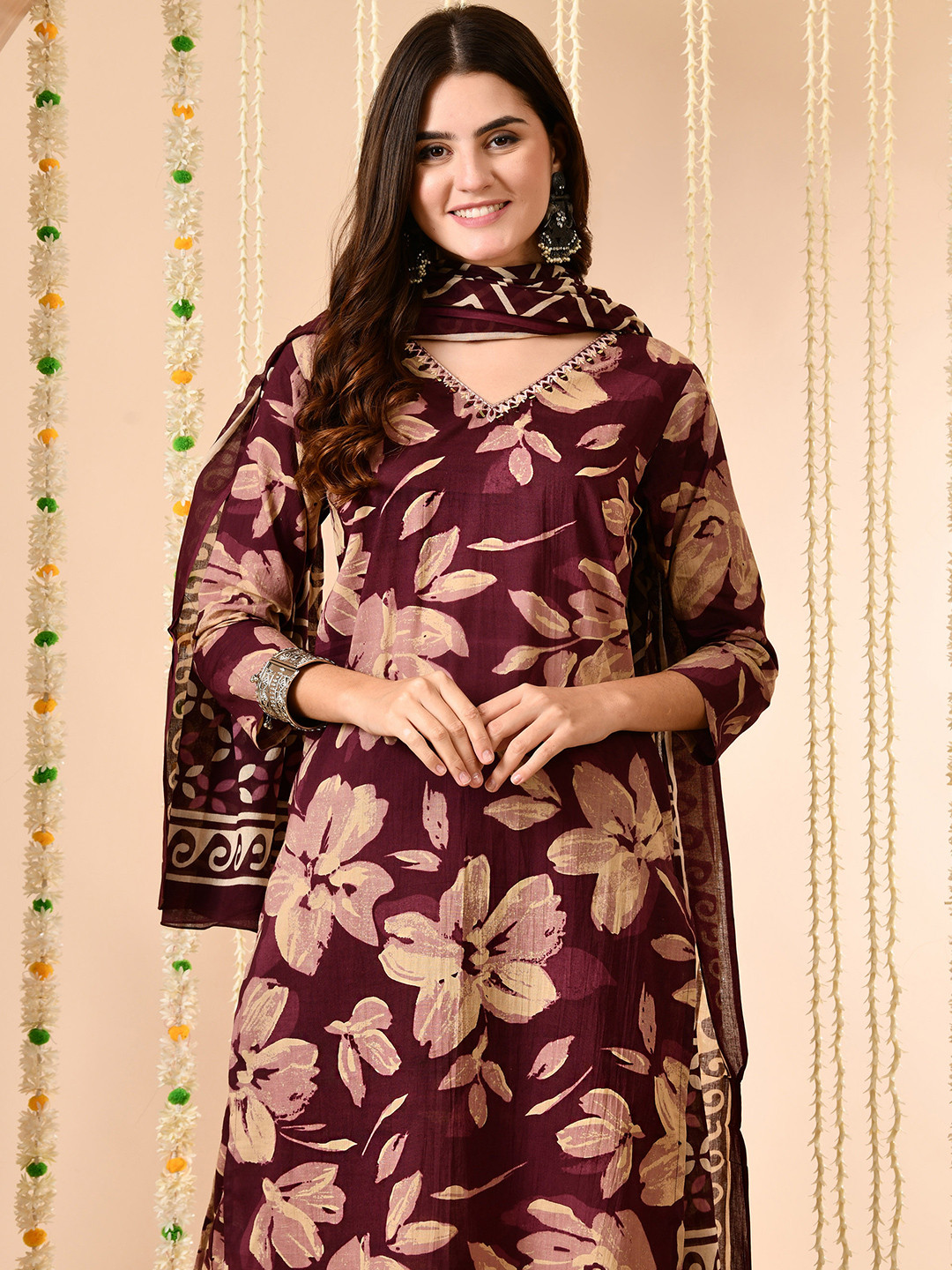Women Floral Printed Regular Kurta with Trousers