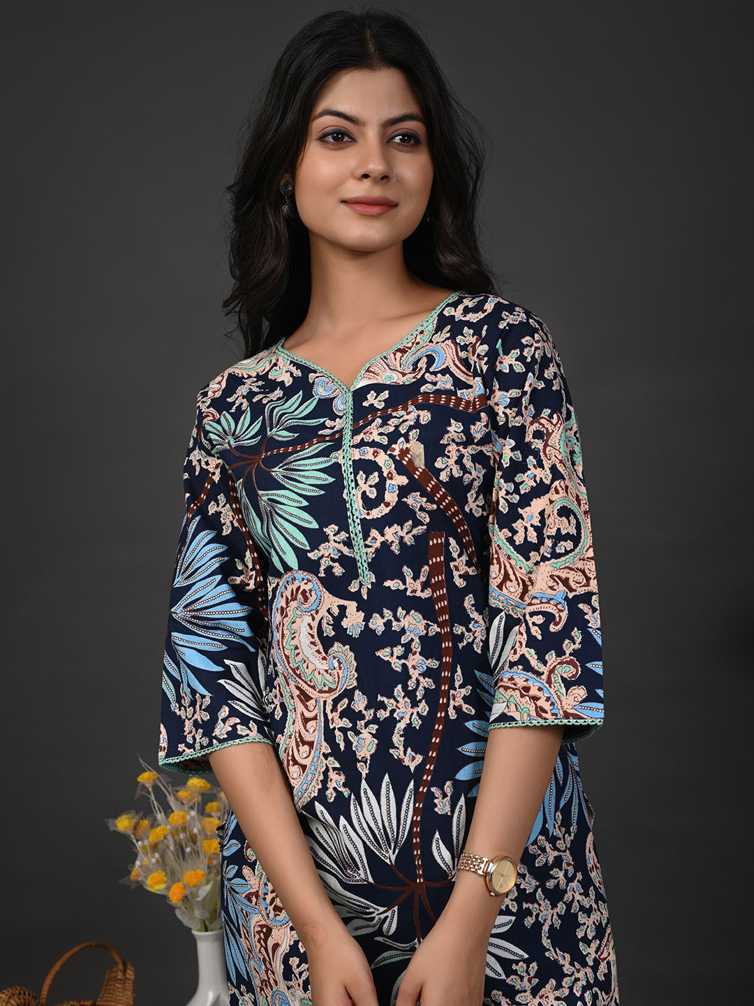 Black Floral Sweetheart Neck Kurta