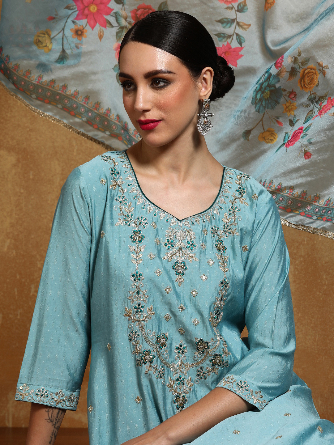 Women Embroidered Regular Thread Work Kurta with Trousers & With Dupatta