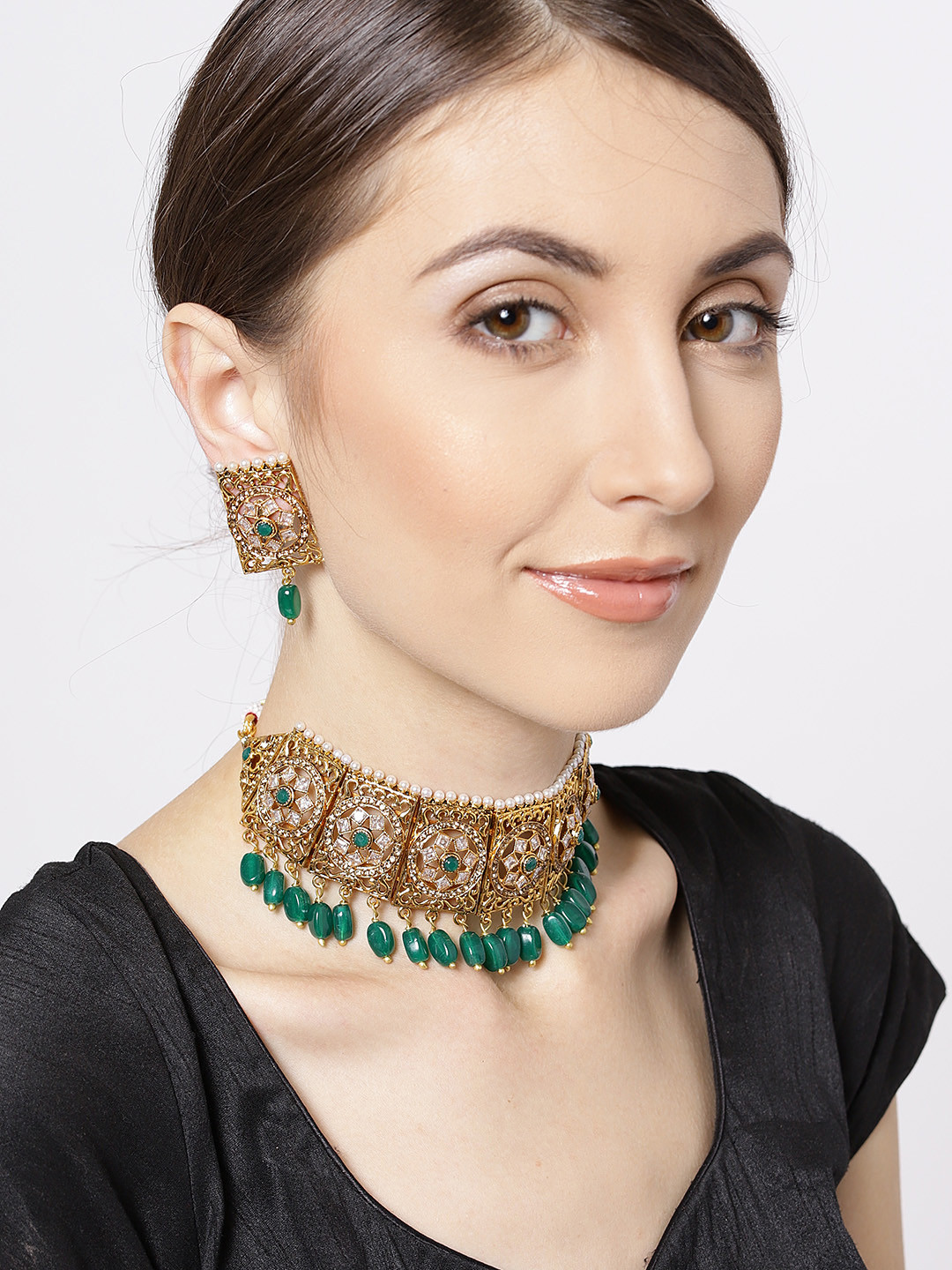 Buy Priyaasi Green & Gold Toned Kundan Studded Choker Jewellery Set