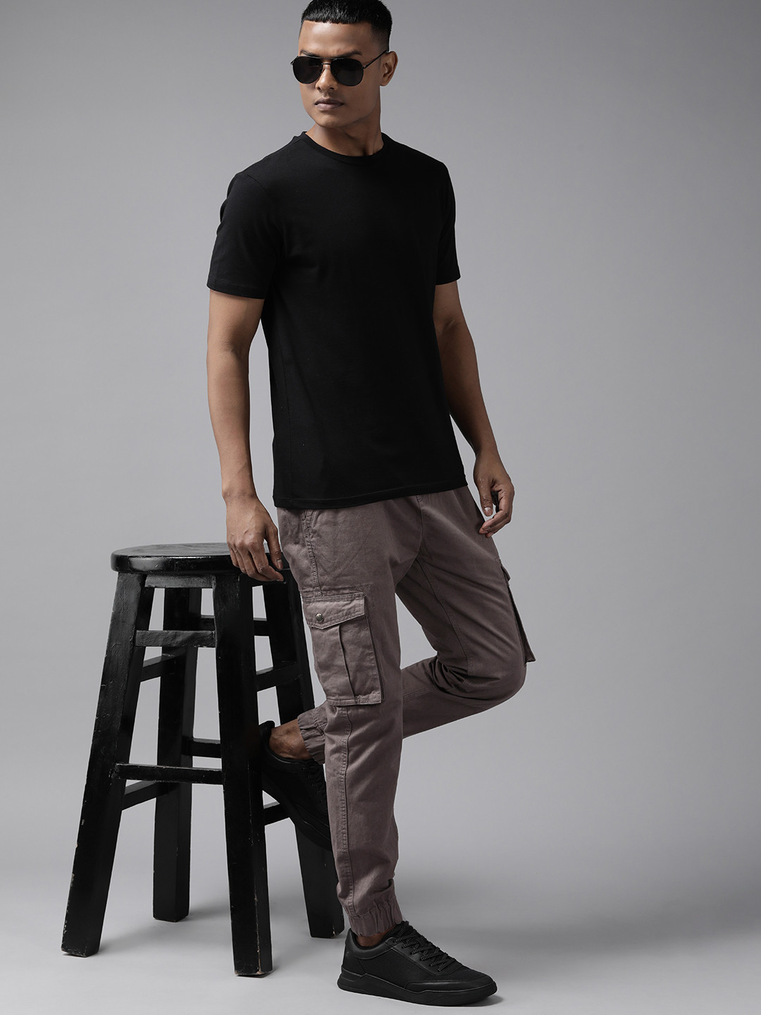 Buy The Roadster Lifestyle Co. Men Slim Fit Pure Cotton Cargos ...