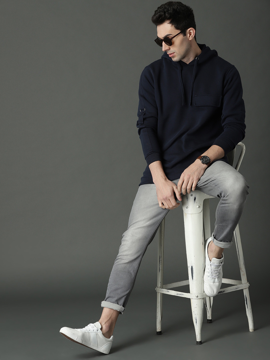 Men's Navy Blue Solid Sweatshirt