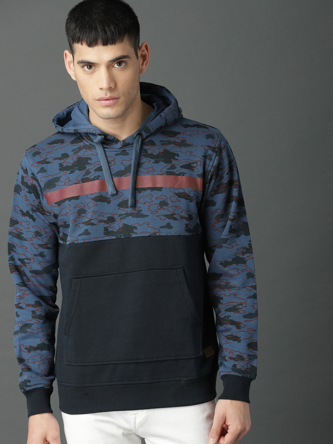 roadster men blue printed hooded sweatshirt