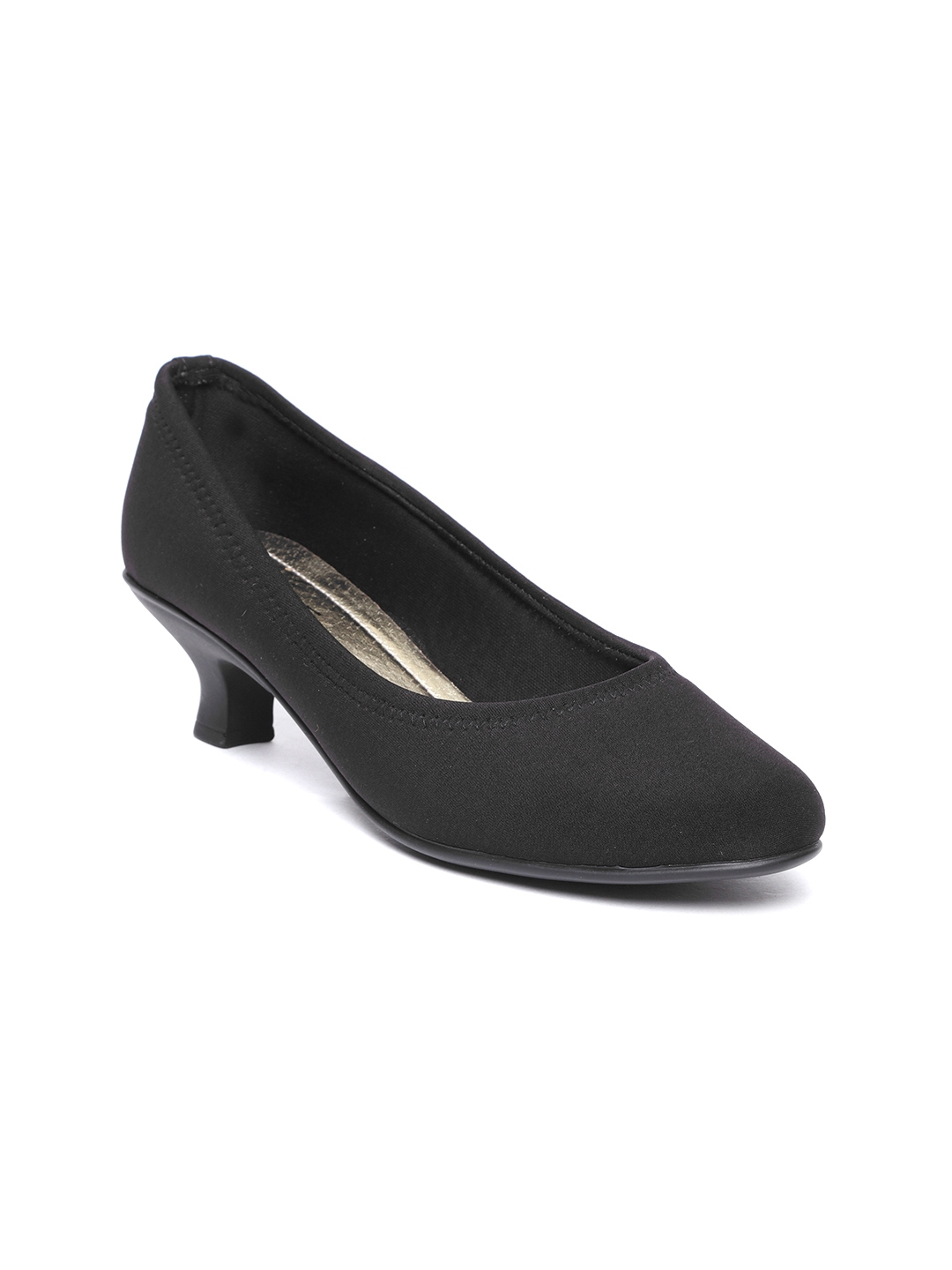 black pumps myntra