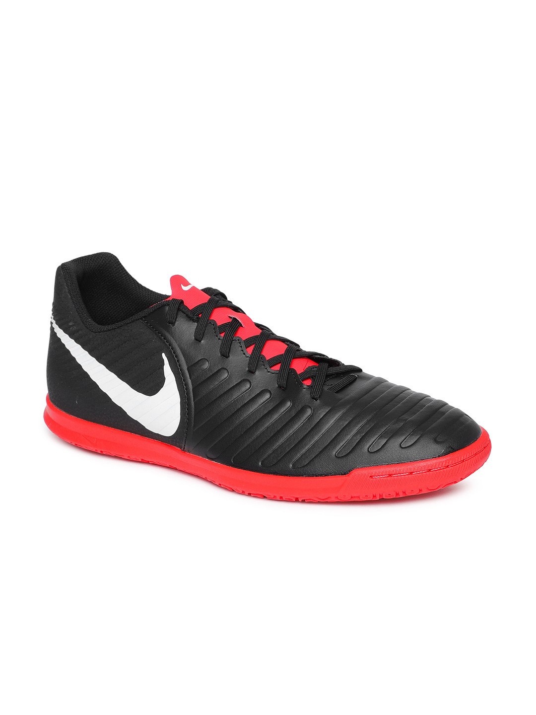 black nike football shoes