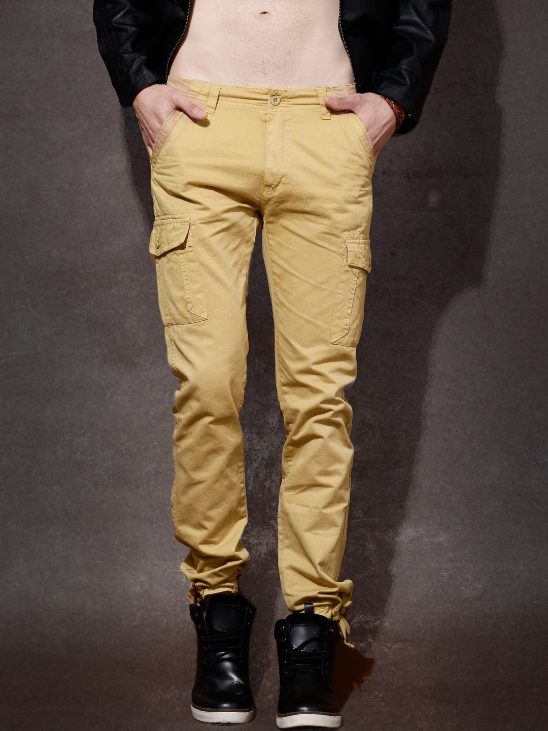 Buy Roadster Khaki Slim Fit Trousers - Trousers for Men 673354 | Myntra